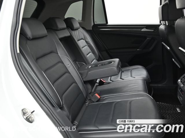 Volkswagen Tiguan 2018 — photo 12