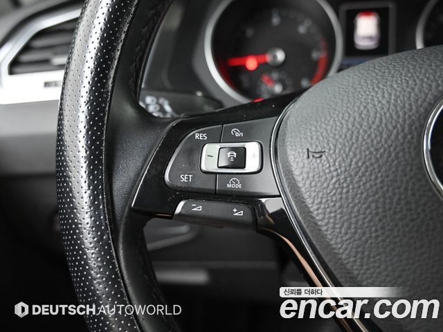 Volkswagen Tiguan 2018 — photo 16
