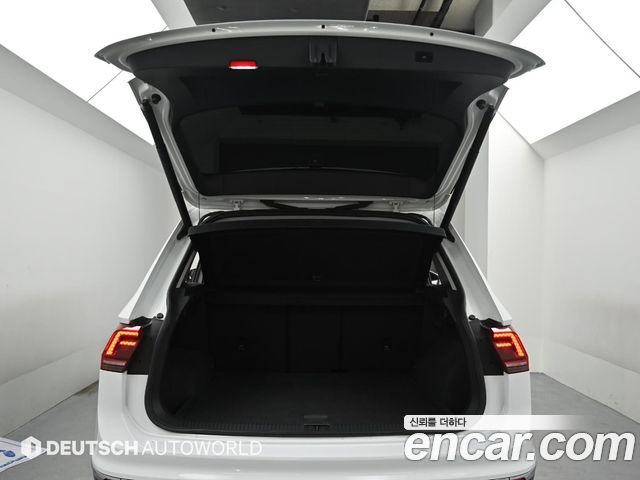 Volkswagen Tiguan 2018 — photo 19