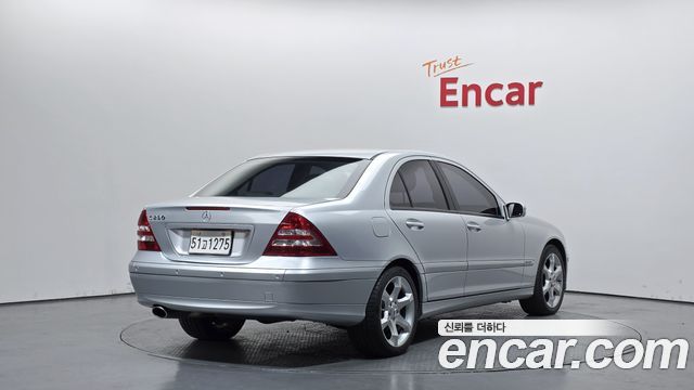 Mercedes-Benz C-Class 2007 — photo 2