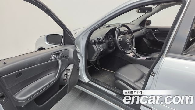 Mercedes-Benz C-Class 2007 — photo 10