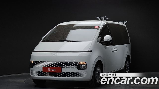 Hyundai Staria 2025 — photo 1