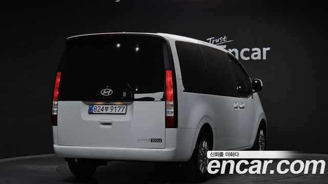 Hyundai Staria 2025 — photo 2