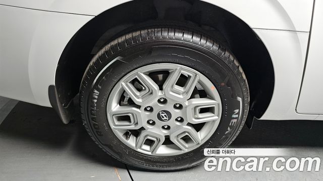 Hyundai Staria 2025 — photo 5