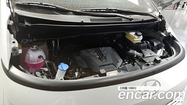 Hyundai Staria 2025 — photo 6