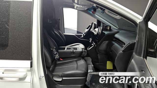 Hyundai Staria 2025 — photo 10