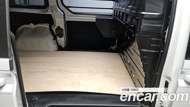 Hyundai Staria 2025 — photo 11