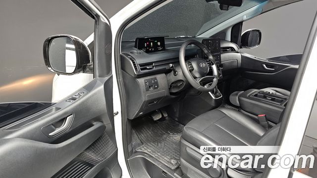 Hyundai Staria 2025 — photo 12