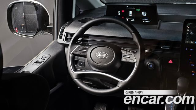 Hyundai Staria 2025 — photo 13