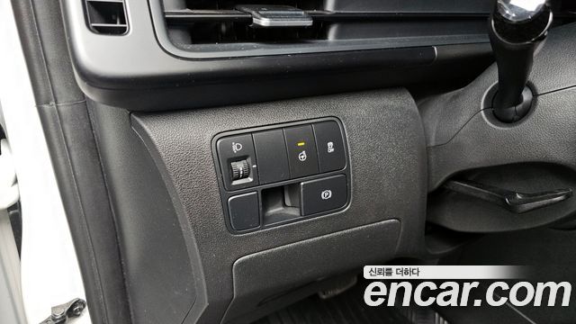 Hyundai Staria 2025 — photo 18