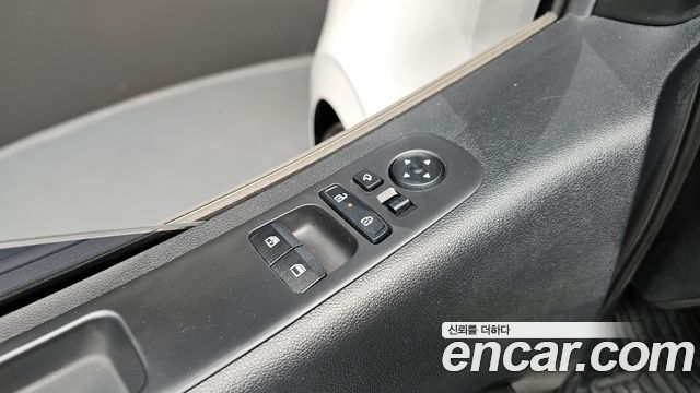 Hyundai Staria 2025 — photo 19