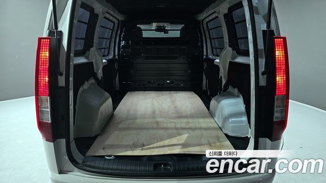 Hyundai Staria 2025 — photo 20