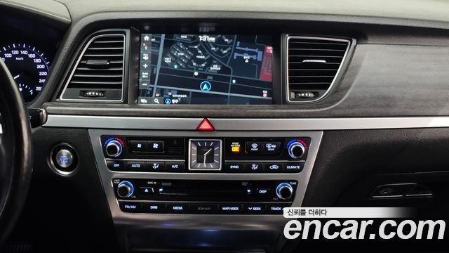 Genesis G80 2017 — photo 21