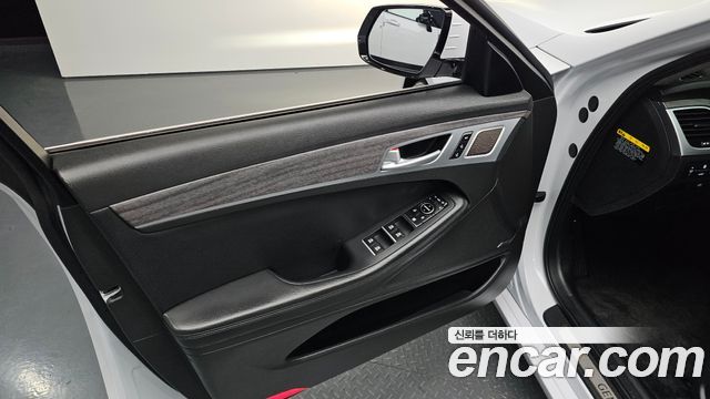 Genesis G80 2017 — photo 14