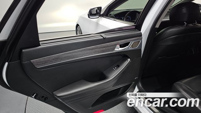 Genesis G80 2017 — photo 15