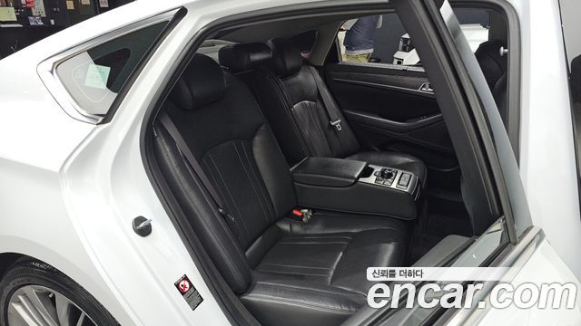 Genesis G80 2017 — photo 16