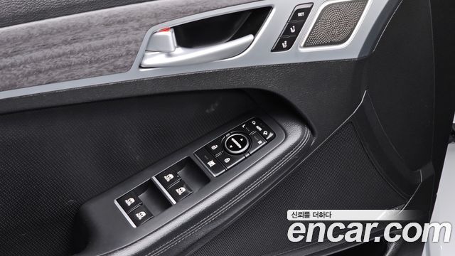 Genesis G80 2017 — photo 27