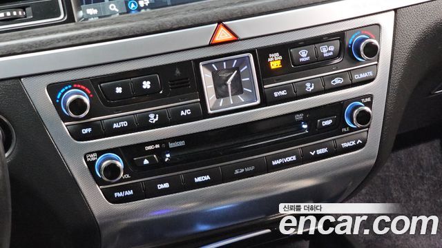 Genesis G80 2017 — photo 31