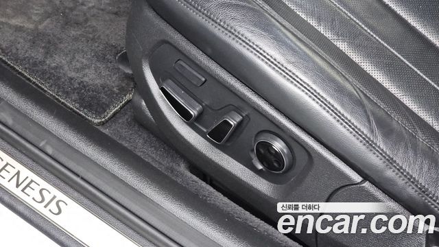 Genesis G80 2017 — photo 34