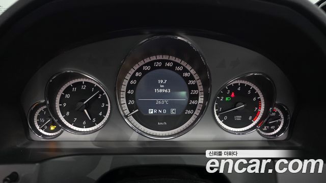 Mercedes-Benz E-Class 2010 — photo 8