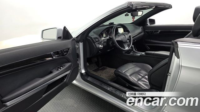 Mercedes-Benz E-Class 2010 — photo 10