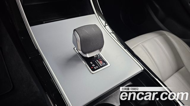 Land Rover Range Rover Evoque 2025 — photo 12