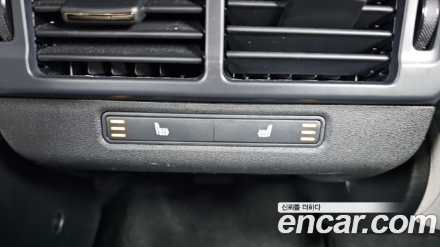 Land Rover Range Rover Evoque 2025 — photo 24