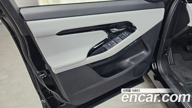 Land Rover Range Rover Evoque 2025 — photo 14