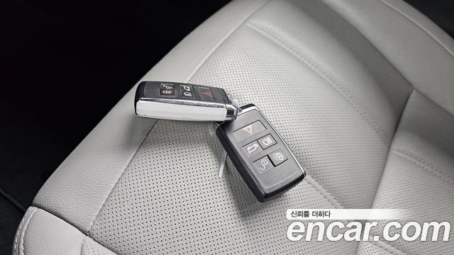 Land Rover Range Rover Evoque 2025 — photo 31