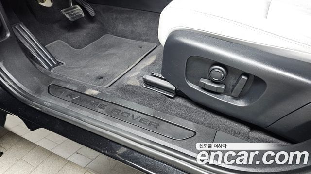 Land Rover Range Rover Evoque 2025 — photo 33