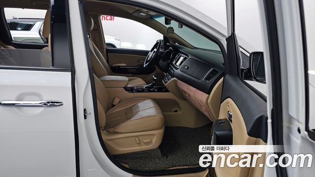 Kia Canival 2019 — photo 17
