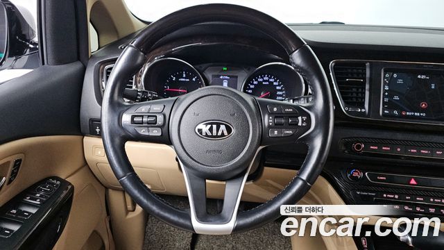 Kia Canival 2019 — photo 18