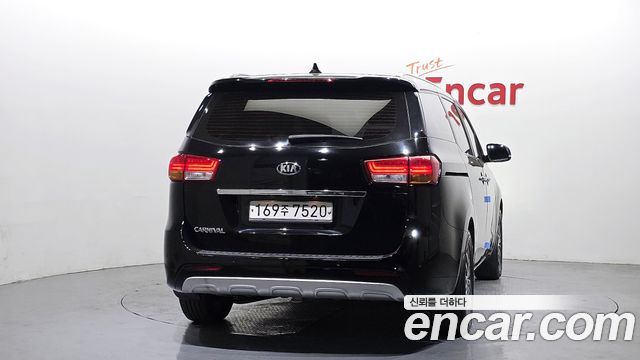 Kia Canival 2018 — photo 4
