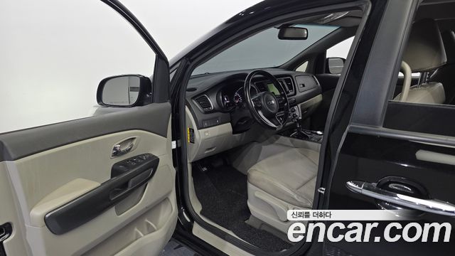 Kia Canival 2018 — photo 13