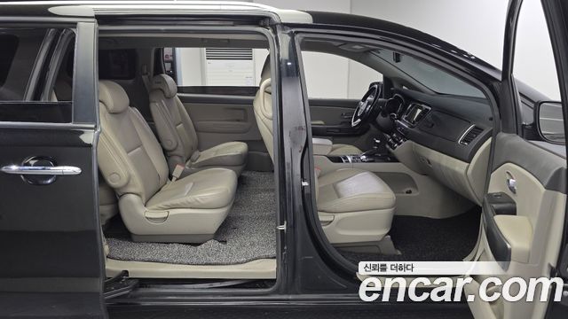 Kia Canival 2018 — photo 17