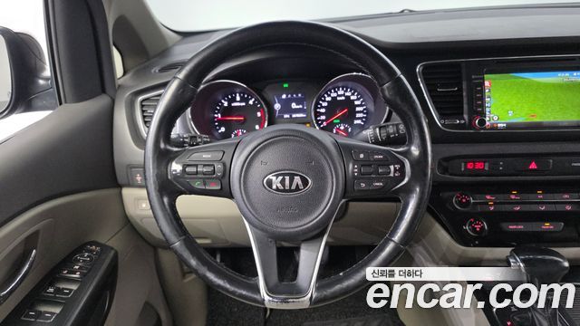 Kia Canival 2018 — photo 20