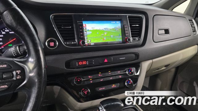 Kia Canival 2018 — photo 22