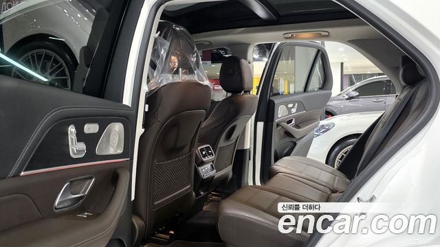 Mercedes-Benz GLE-Class 2023 — photo 9