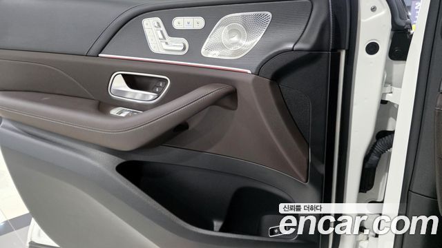 Mercedes-Benz GLE-Class 2023 — photo 19