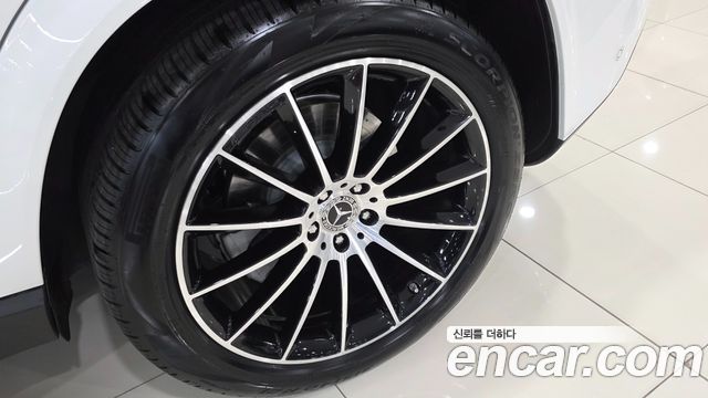 Mercedes-Benz GLE-Class 2023 — photo 20