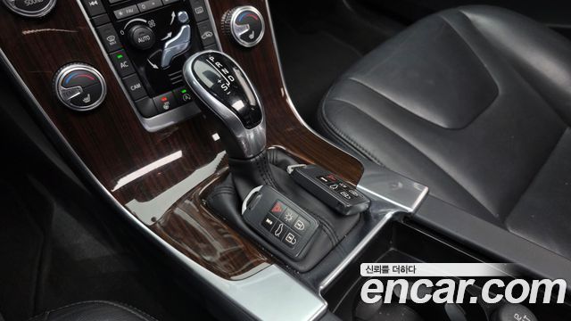 Volvo S60 2017 — photo 9