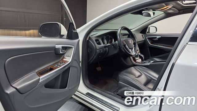 Volvo S60 2017 — photo 10