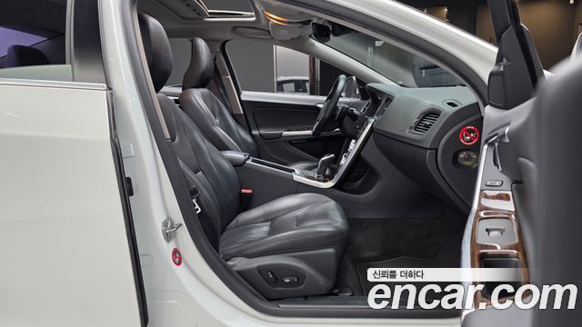 Volvo S60 2017 — photo 11