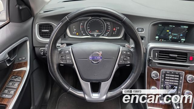 Volvo S60 2017 — photo 13