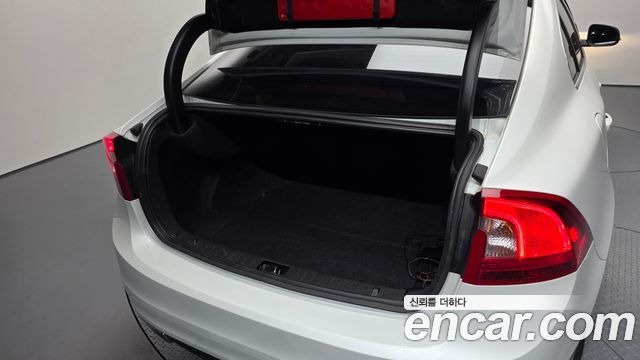 Volvo S60 2017 — photo 20