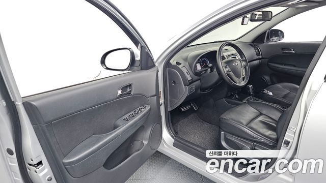 Hyundai i30 2010 — photo 10