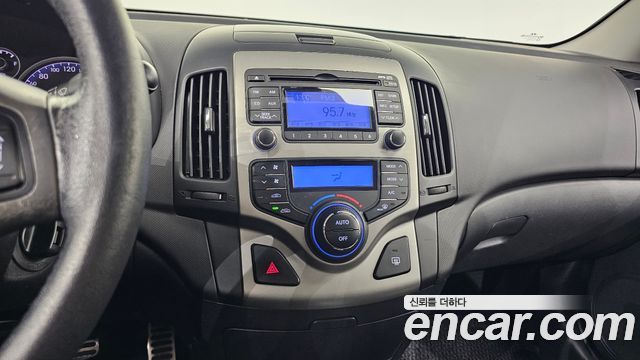 Hyundai i30 2010 — photo 13