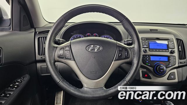 Hyundai i30 2010 — photo 14