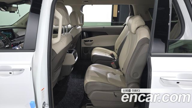Kia Canival 2022 — photo 17