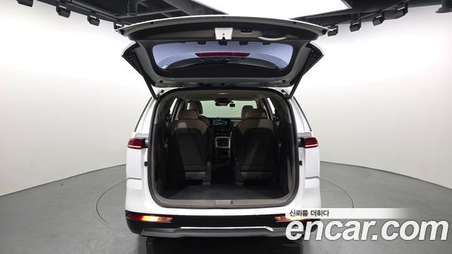 Kia Canival 2022 — photo 26